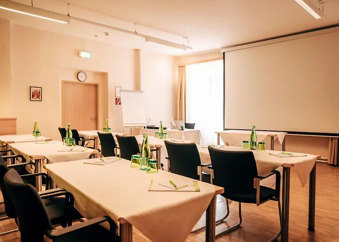 施万贝格海尔莫尔巴特酒店 4*